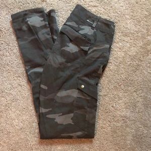 Skinny camo pants